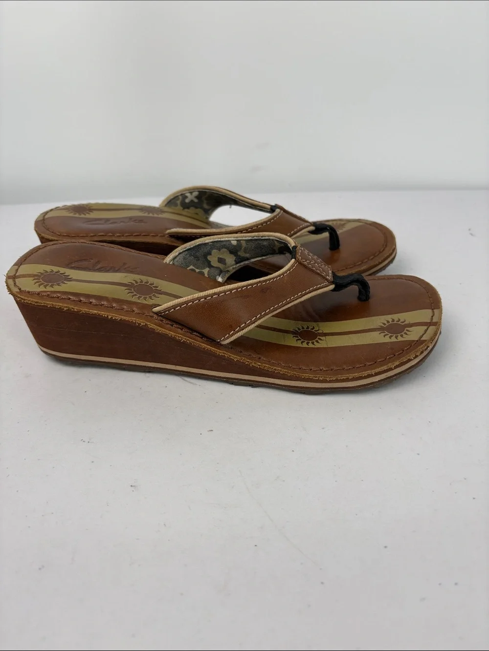 🍴Clarks Brown Tan Leather Thong Sandals